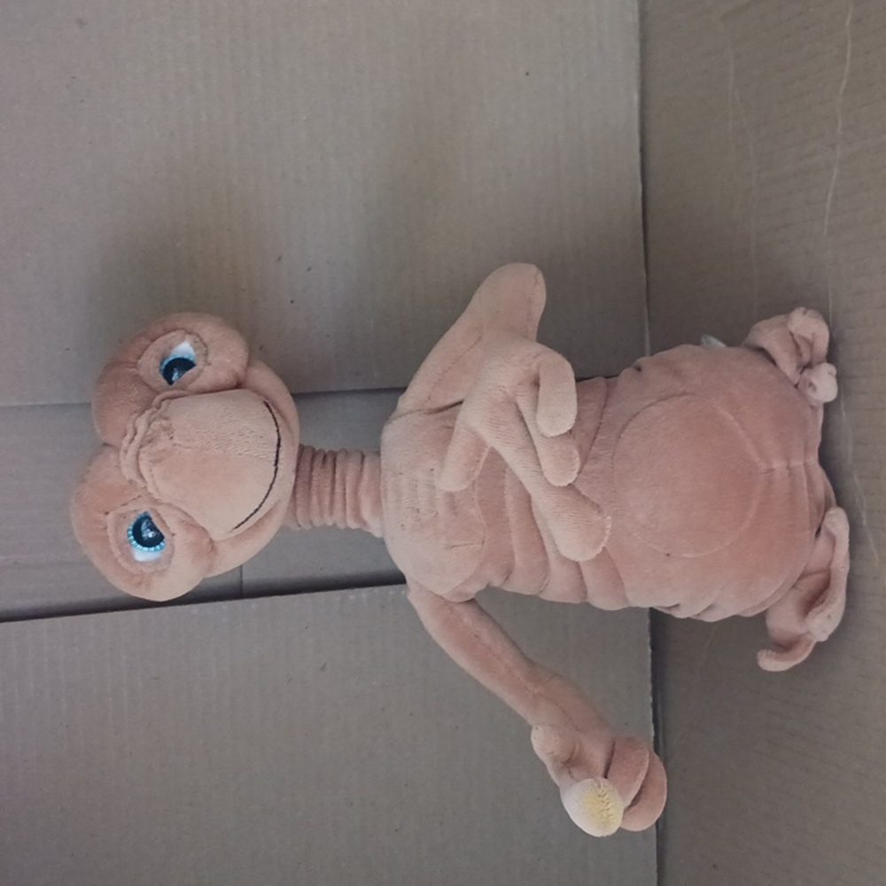 Toy's  R US ET plush